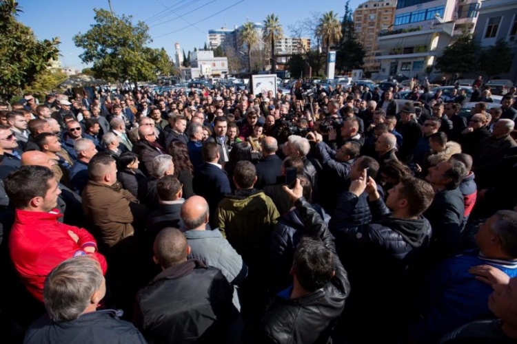 Sot zhvillohet protesta e opozitës,  ja çfarë pritet të ndodhë