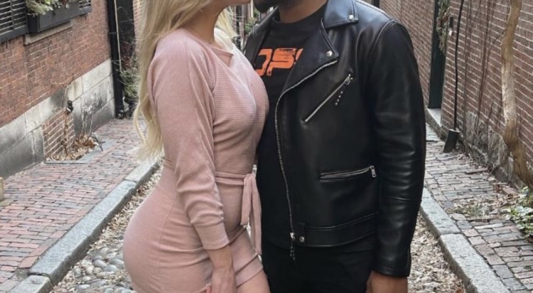 Pamje të rënda! E përgjakur dhe me pranga në duar, modelja e njohur dyshohet se ka vrarë të dashurin e saj!