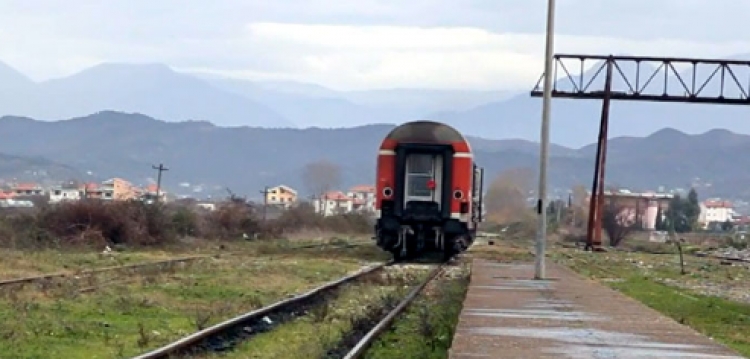 Tiranës i rikthehet treni, por nuk është ai me të cilin jemi mësuar