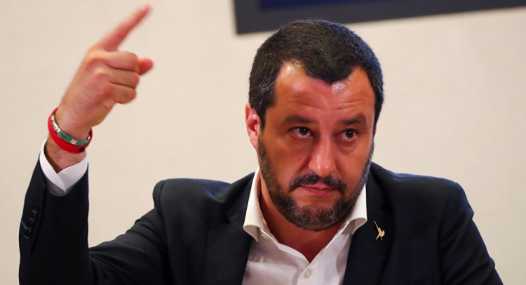 Salvini i 'hakërrehet' Juncer-it: Mos fyej italianët!