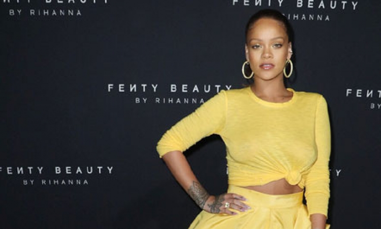 Edhe RiRi pendohet si ju! Nuk do ta besoni çfarë s’do bënte Rihanna nëse do kthente kohën pas [FOTO]