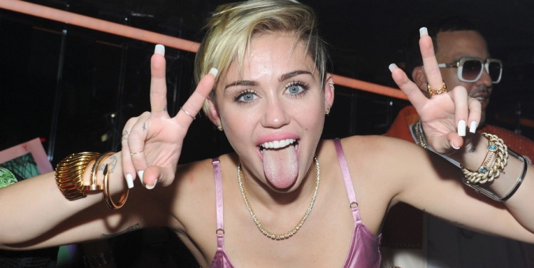 WOW! Miley Cyrus merr vendimin e papritur që ka shokuar fansat [FOTO]