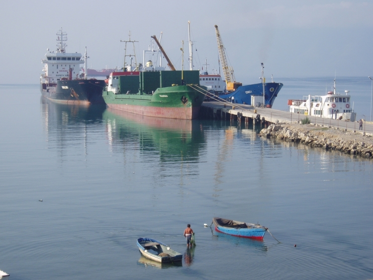 Dhunohet shefi i kufirit të portit të Vlorës