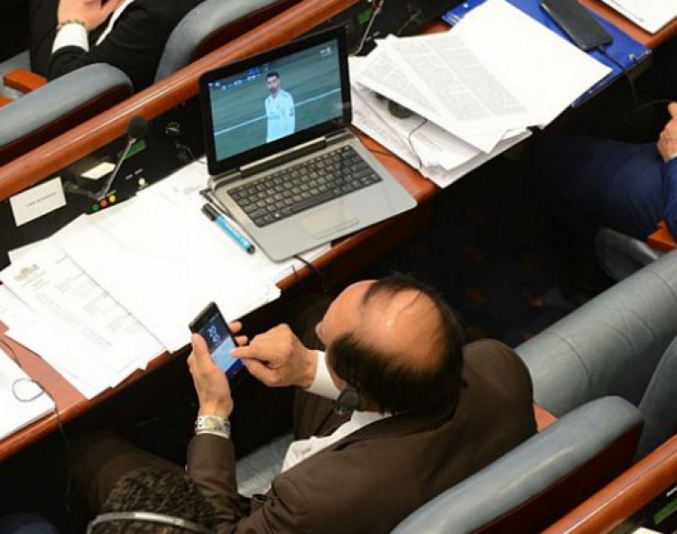 'Juve-Real' edhe në parlamentin maqedonas [FOTO]