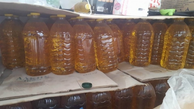 Korçë, AKU bllokon 1.4 tonë vaj që prodhohej jashtë standardeve dhe pa licencë