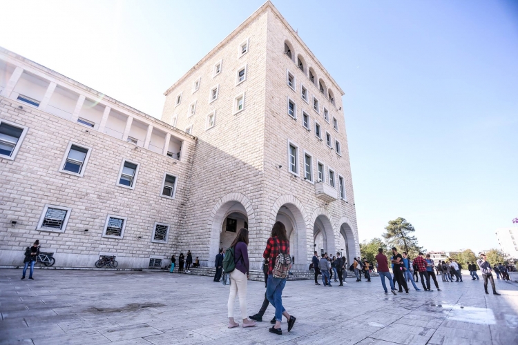 Studimet e larta, ja sa janë rritur tarifat e universiteteve [FOTO]