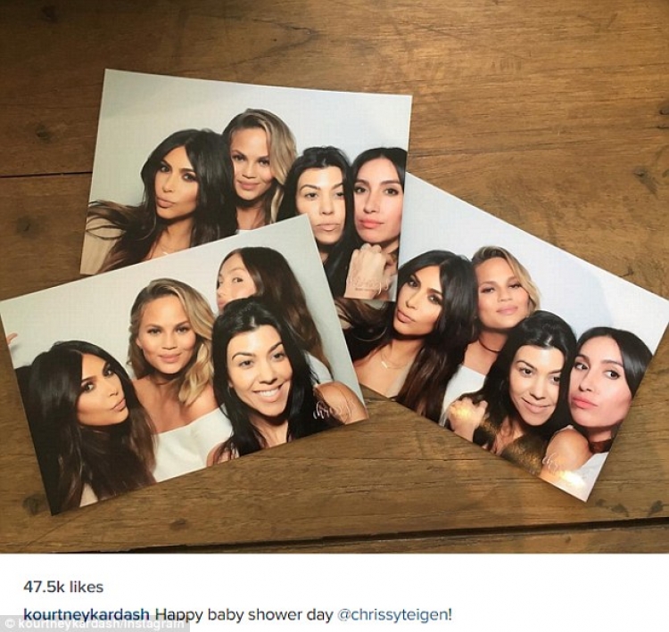 Kardashians organizojnë festën babyshower për foshnjen e Chrissy Teigen