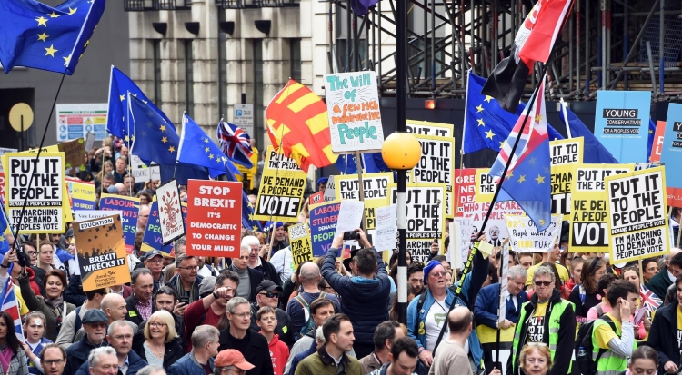 Me mijëra britanikë në rrugë, kundërshtojnë Brexit [FOTO]