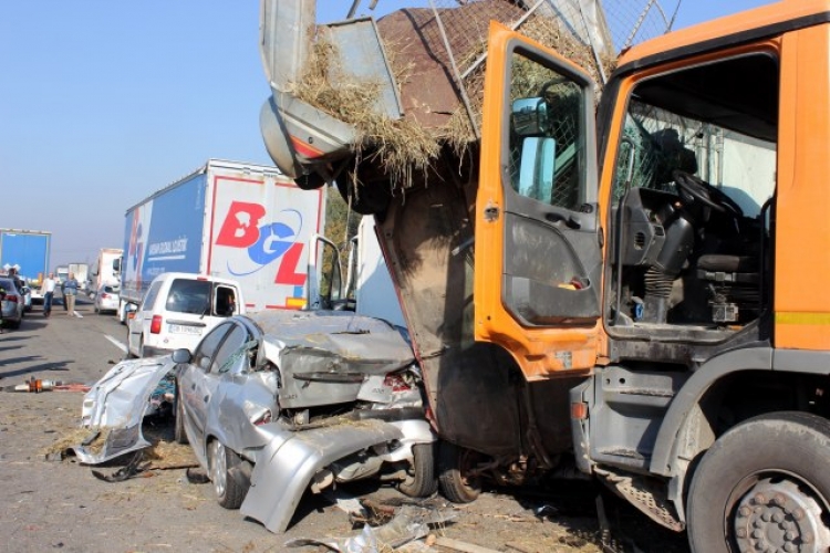 Aksident tragjik në autostradë/ 7 të vdekur, shkatërohen 40 makina[VIDEO&FOTO]