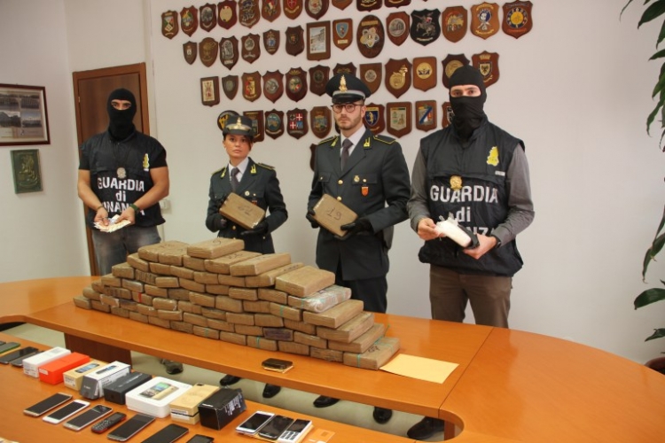 Itali, kapen 77 kg kokainë me vlerë 3 milionë euro. Pesë të arrestuar, dy prej tyre shqiptarë