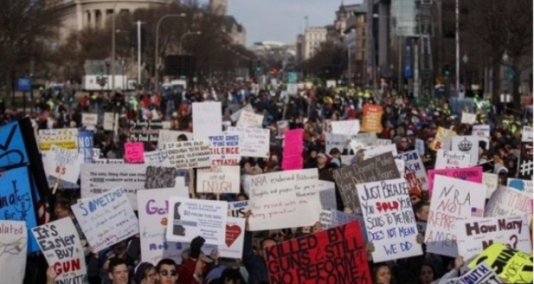 Protesta masive në SHBA, protestuesit i kërkojnë Trump që të…