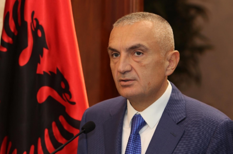 Presidenti Ilir Meta dekreton ligjin për mbylljen e basteve