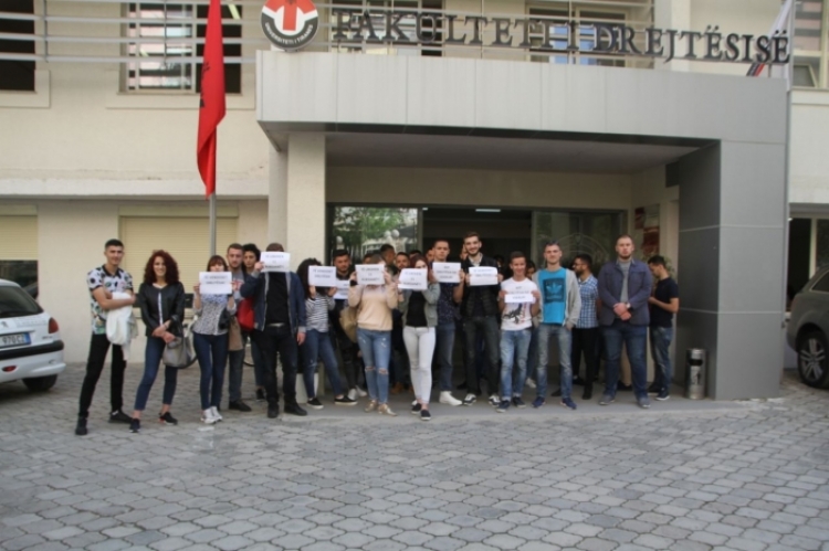 Studentët e Drejtësisë protestë në mbështetje të 11 kuksianëve të arrestuar me sloganin: 