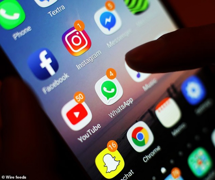 Mediat sociale po shkatërrojnë shëndetin mendor të adoleshentëve