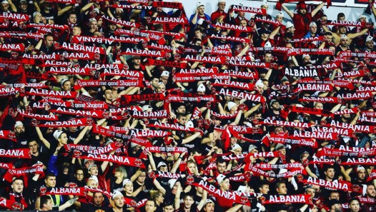 FIFA gjobë FSHF-së për sjelljen e gabuar të tifozëve