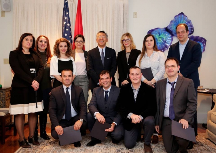 Doni të shkoni në SHBA: Ambasada Amerika një mesazh për profesionistët [FOTO]