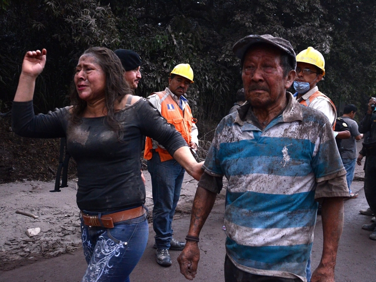 Skena tmerri në Guatemalë. Njerëzit dhe banesat përpihen nga llava e vullkanit. Mbi 69 të vdekur [VIDEO]