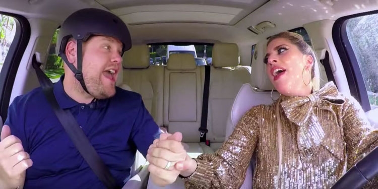 Sapo mori patentën pas 100 peripecish, Lady Gaga i jep vetë makinës në Carpool Karaoke! [VIDEO]