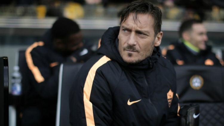 Çmenden tifozët, kapiteni legjendar Francesco Totti 'rikthehet' tek Roma
