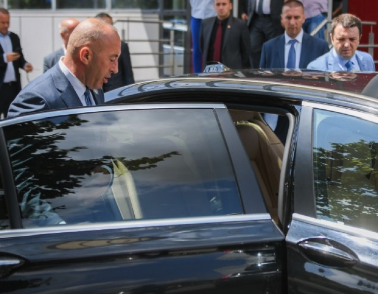 “I palëkundur”/ Haradinaj jep mesazhin e fundit para nisjes drejt Hagës