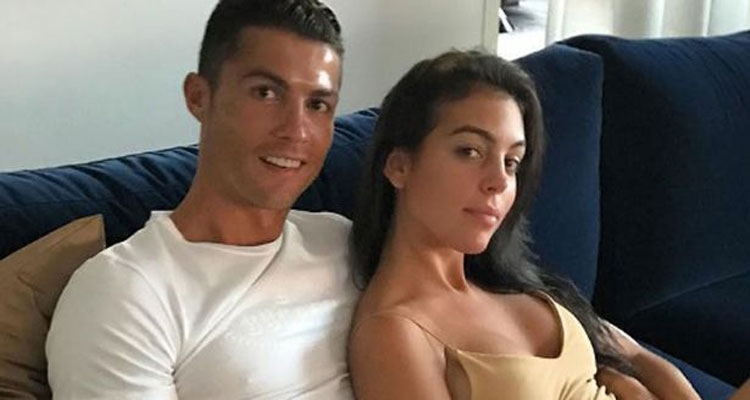 Cristiano Ronaldo shfaqet në publik me të dashurën! A është ajo vërtetë shtatzënë? [FOTO]