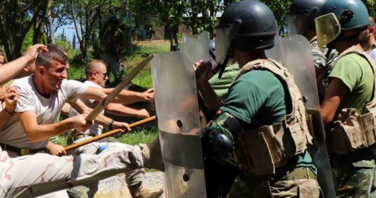 Gjimnazistët shqiptarë 'në luftë' me Forcat e Armatosura [FOTO]