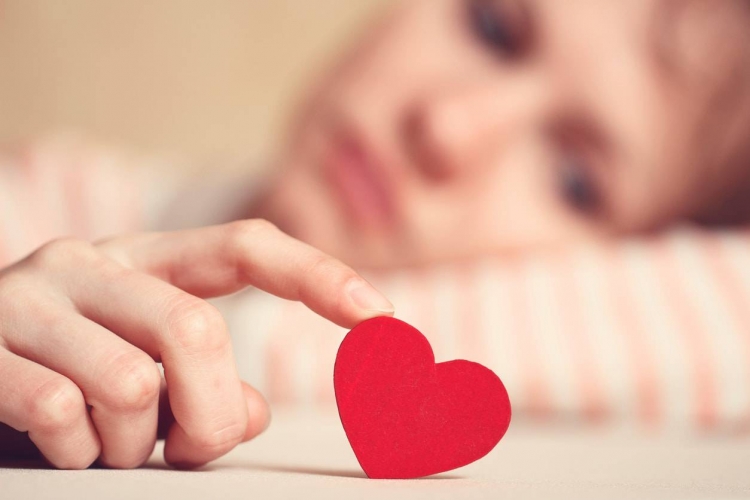7 shenjat që ju ndihmojnë të kuptoni se e doni dikë