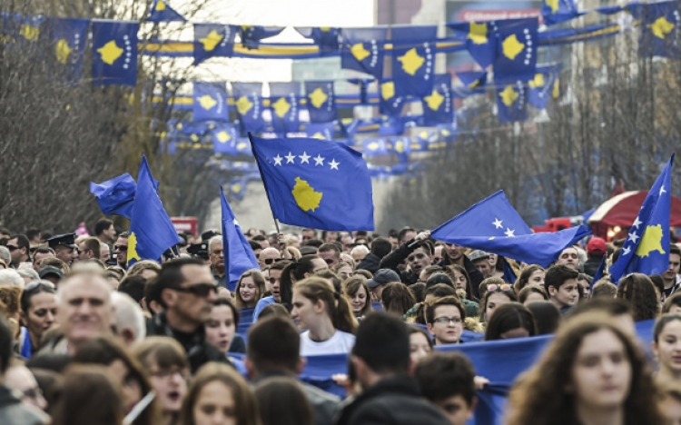 Serbët të vendosur: Heqim dorë nga BE-ja për Kosovën