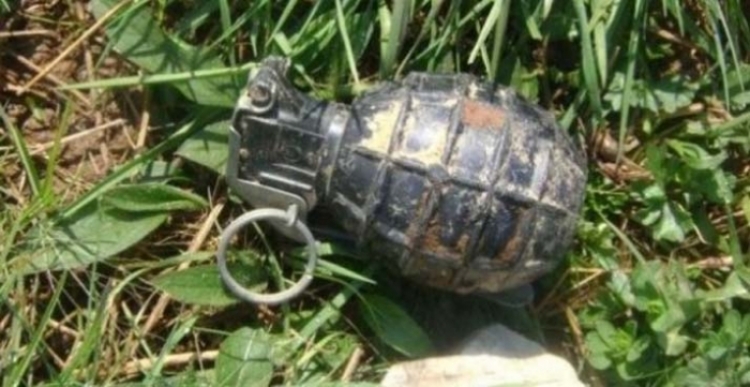 Një granatë e pashpërthyer është gjetur në zonën e Kombinatit në Tiranë, policia ka rrethuar zonën