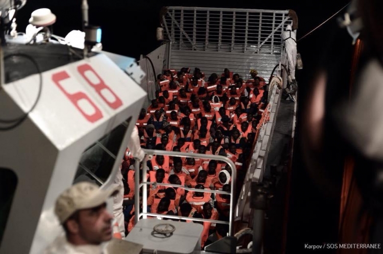 Italia dhe Malta u mbyllin portën emigrantëve. Anija me 629 persona në bord bllokohet në Mesdhe
