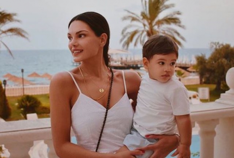 Almeda Abazi ia gjeti “nusen” djalit dhe është vajza e çiftit të famshëm të showbiz-it SHQIPTAR!
