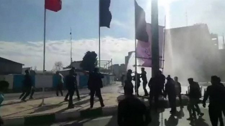 Protestat iraniane. SHBA paralajmëron, bota pret përgjigjen e autoriteteve