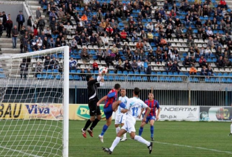 Vllaznia-Tirana/ Ndeshja e mbijetesës do të gjykohet nga një arbitër i huaj