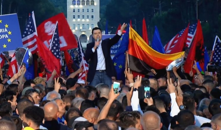 Vijon protesta, Basha: Me drita ndezur do marshohet drejt parlamentit