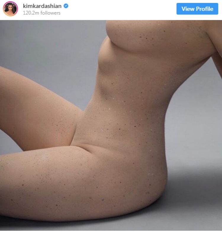 Fotot nudo të Kim Kardashian po shpërthejnë rrjetin sërish, çfarë fshihet pas tyre [FOTO]