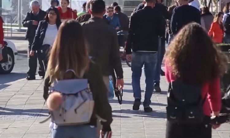 32.8% e të rinjve në Shqipëri në ''rrugë të madhe''! Raporti i ILO...
