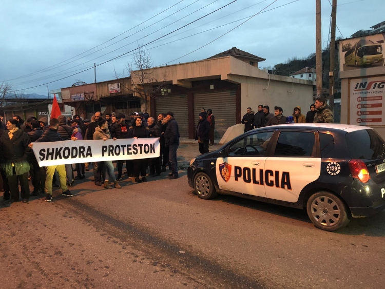 Protesta kudo në Shqipëri, në Shkodër bllokohet hyrja e qytetit