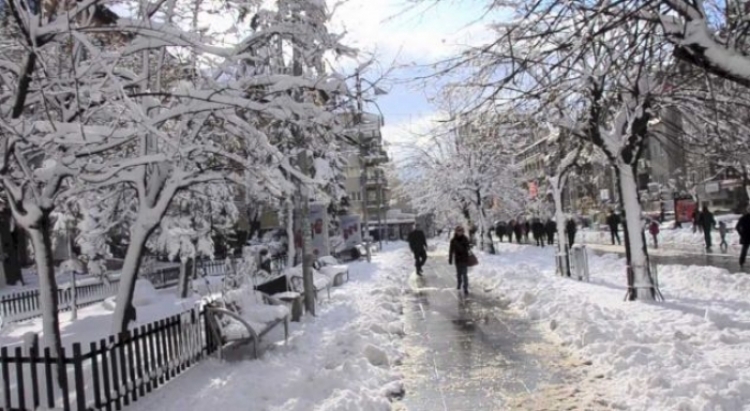 Nxirrni rrobat e trasha! Ngrica, dëborë dhe temperatura me minus, ja si do të jetë moti nesër