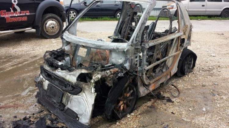 I djegin makinën, 23-vjeçarja nga Bilishti tregon kush 'fshihet' pas ngjarjes