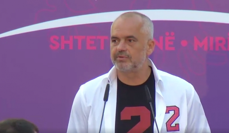 Rama “thumbon” përfaqësuesin e PD-së në festën e 26-vjetorit të Partisë Socialiste: Më të mirë se ne s’ka [VIDEO]