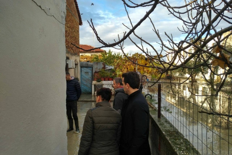 Deputeti Shehaj në Vlorë: Situata në prag katastrofe, qeveria të mos bëj shfaqje