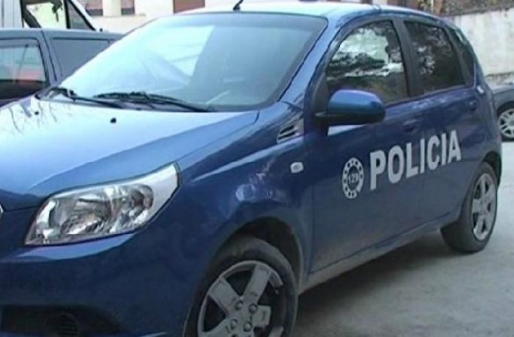 Dibër, policia parandalon krimin në familje, 59-vjeçari me iniciale E.M rreh gruan dhe djalin dhe i kërcënon me armë