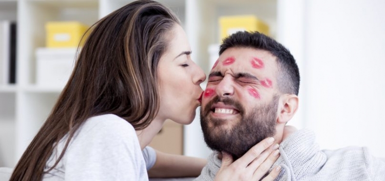 Keni parë në ëndërr sikur po puthni në buzë dikë? Ja shpjegimi, sipas ekspertëve!