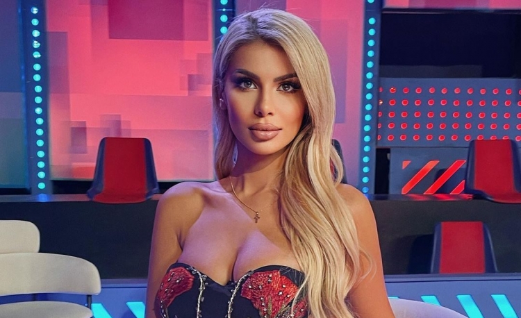 'Pse të harxhosh lekë'/ Jo vetëm shapkat e famshme, Luana Vjollca vesh edhe rrobat e njëjta disa herë!