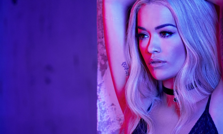 Seks për ditëlindje? Rita Ora publikon foto në shtrat [FOTO]