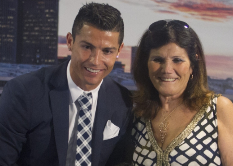 Pas akuzave për përdhunim, flet mamaja e CR7!