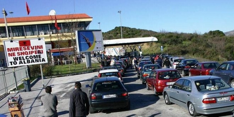 Fluks në pikat doganore, në Shqipëri kanë hyrë rreth 30 mijë automjete