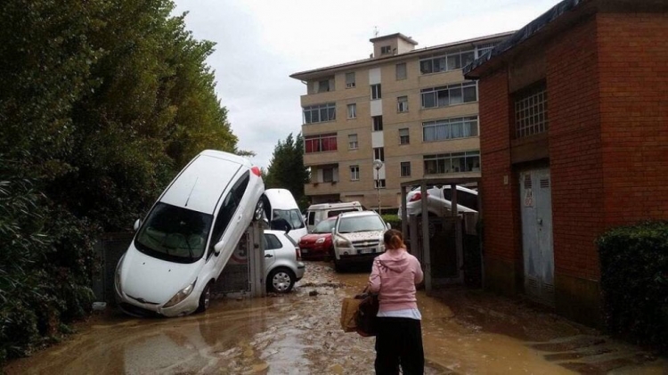 Përmbytet Italia, 6 të vdekur dhe 4 të zhdukur, mes tyre dhe fëmijë [VIDEO/FOTO]