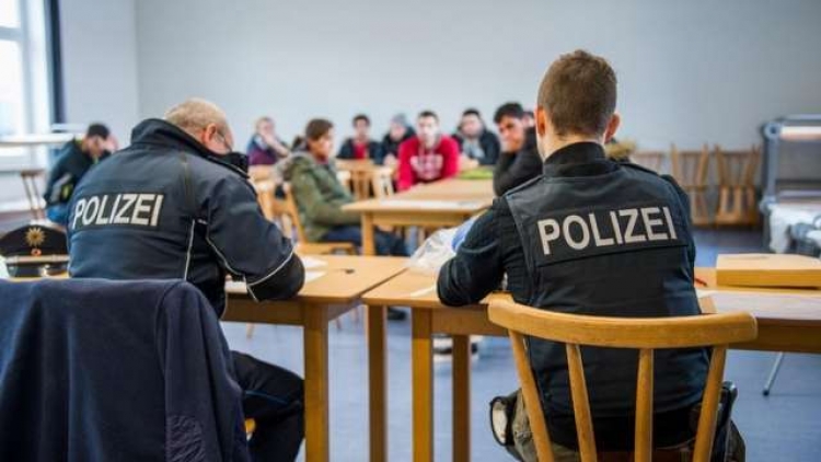Gjermania po ''josh'' shqiptarët, s’ju jep azil po 1.200 EURO