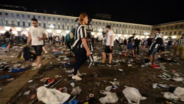 Momenti i panikut në Torino, 1000 të plagosur pas shpërthimeve [VIDEO]